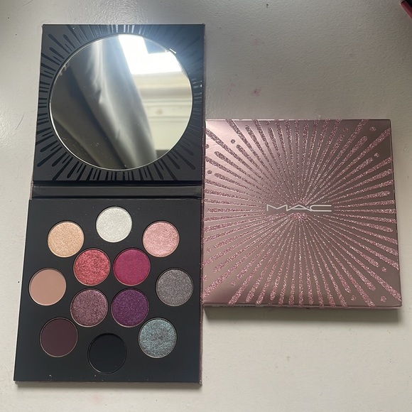 MAC BRAND NEW EYE SHADOW PALETTE 12 shades.In box from limited Holidaycollection - Picture 2 of 3